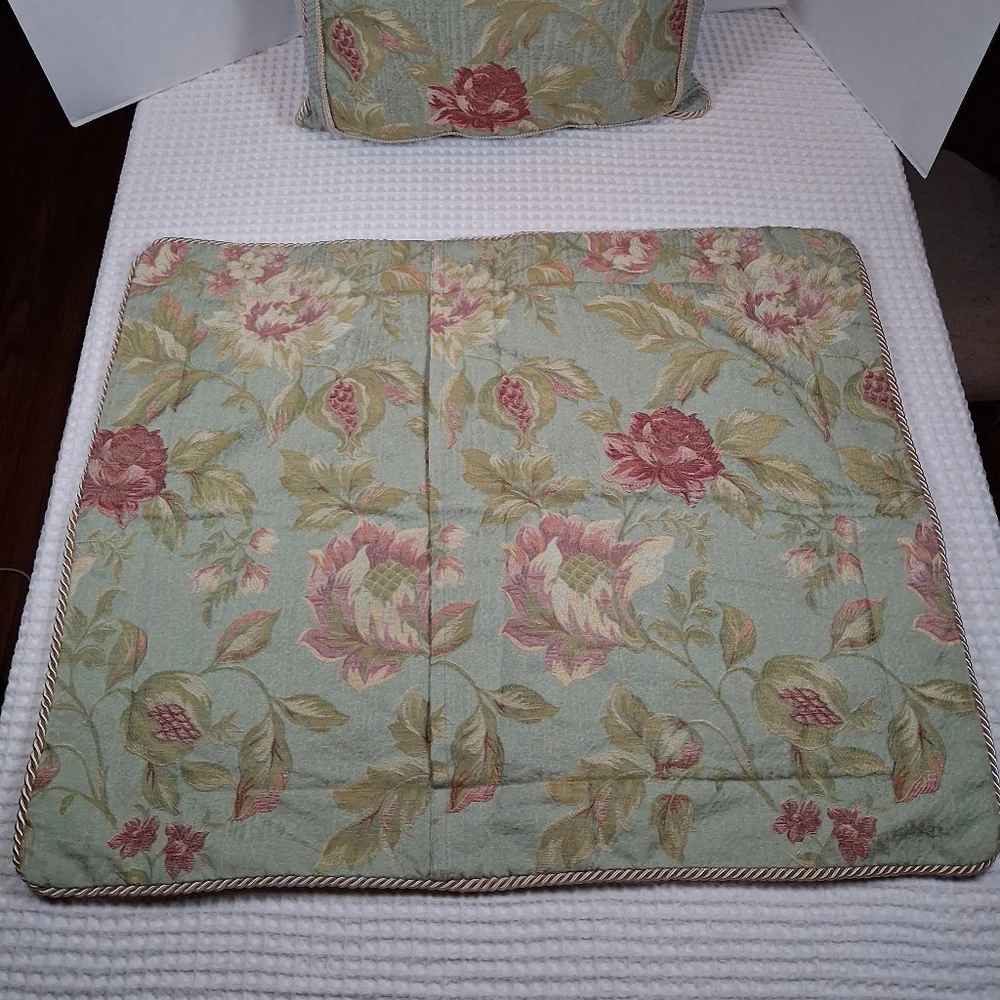 Ashley Furniture Throw Pillow & 2 Std. Shams Light Green Floral Braided Detail